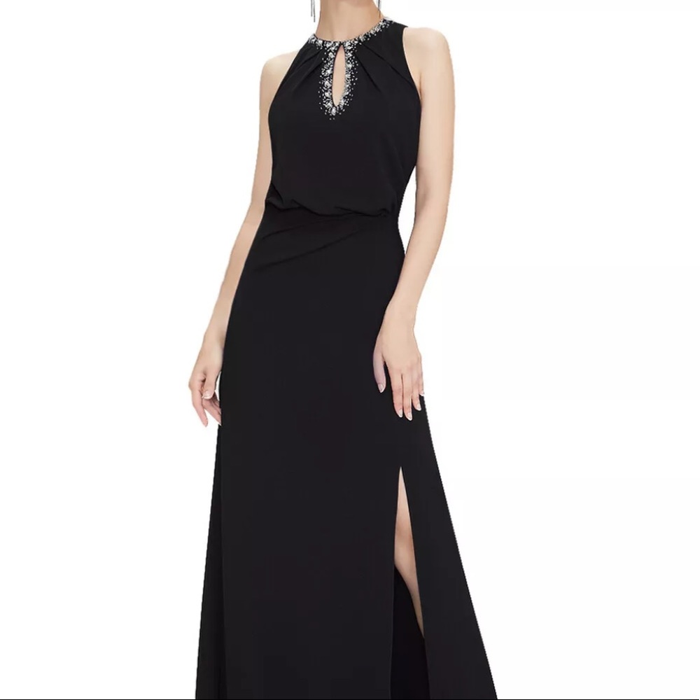 NWT Beautiful black slim fitting dress elegant